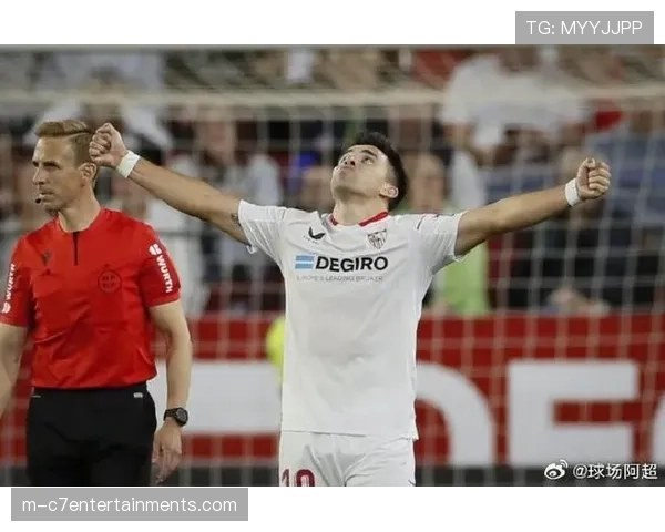 塞维利亚主帅弗洛雷斯出席发布会,回应更衣室不和谐传闻 塞维利亚主帅弗洛雷斯出席发布会,回应更衣室不和谐传闻